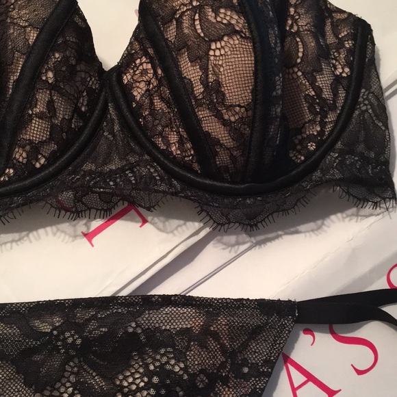 SOLD❌Victoria's Secret very sexy set - Picture 2 of 4